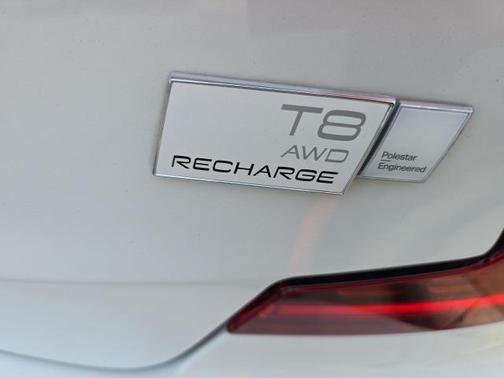 2022 Volvo S60 Recharge Plug-In Hybrid T8 R-Design Expression