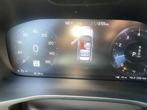 Onyx Black Metallic 2021 Volvo XC40 T5 R-Design