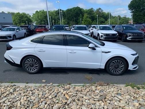 2024 Hyundai SONATA Hybrid Limited