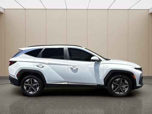 White Pearl 2026 Hyundai TUCSON SEL