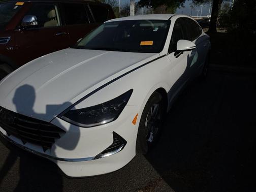 White 2023 Hyundai SONATA SE