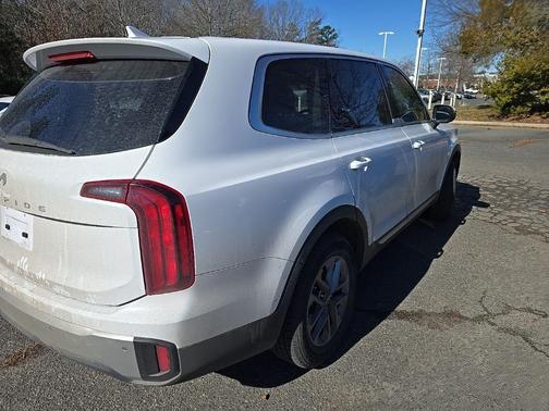 2023 Kia Telluride LX