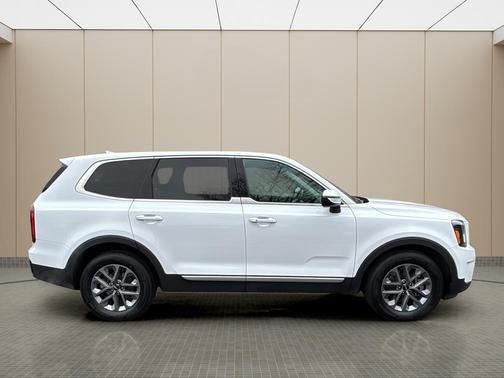 2023 Kia Telluride LX