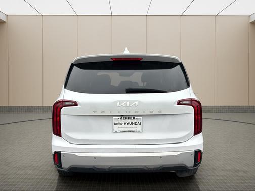 2023 Kia Telluride LX