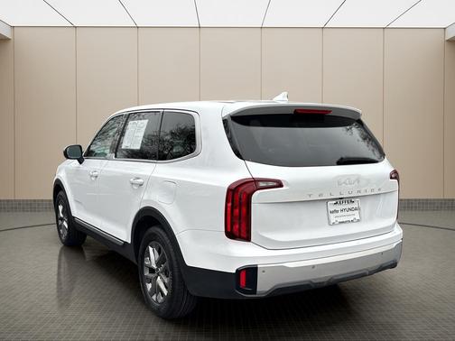 2023 Kia Telluride LX