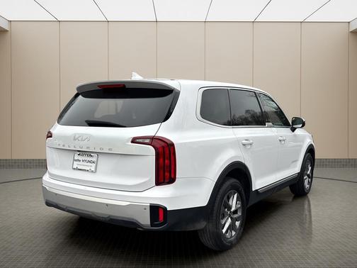 2023 Kia Telluride LX