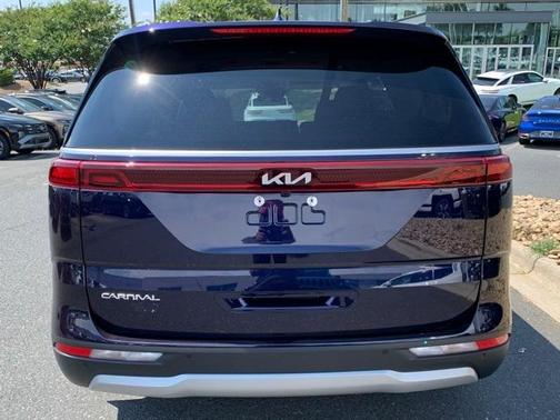 2024 Kia Carnival LX
