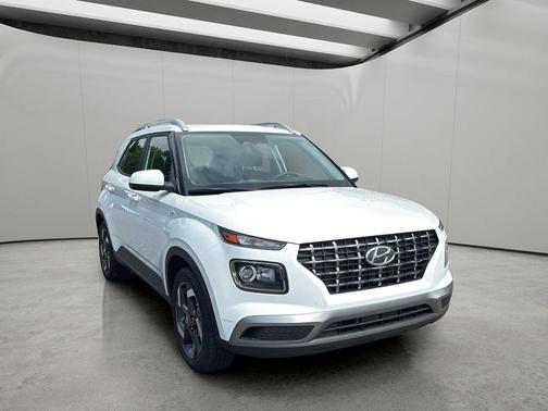 Lunar White 2025 Hyundai VENUE SEL