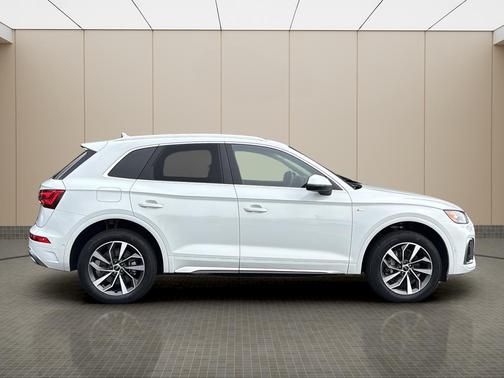 2024 Audi Q5 45 S line quattro Premium