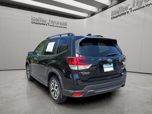 Crystal Black Silica 2023 Subaru Forester Premium