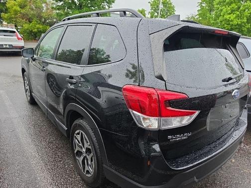 Crystal Black Silica 2023 Subaru Forester Premium