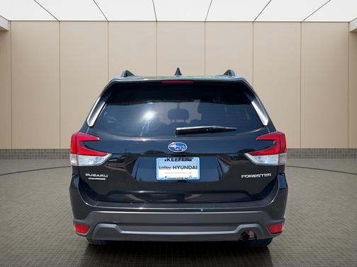 Crystal Black Silica 2023 Subaru Forester Premium