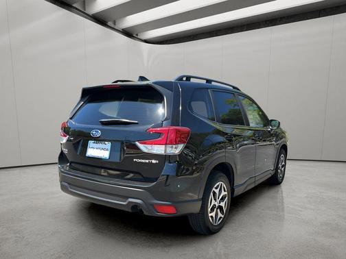 Crystal Black Silica 2023 Subaru Forester Premium