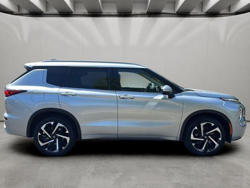 Silver 2022 Mitsubishi Outlander SEL
