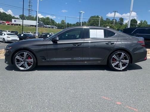 2025 Genesis G70 2.5T