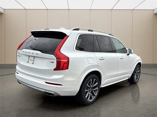 2018 Volvo XC90 T6 Momentum