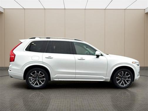 2018 Volvo XC90 T6 Momentum