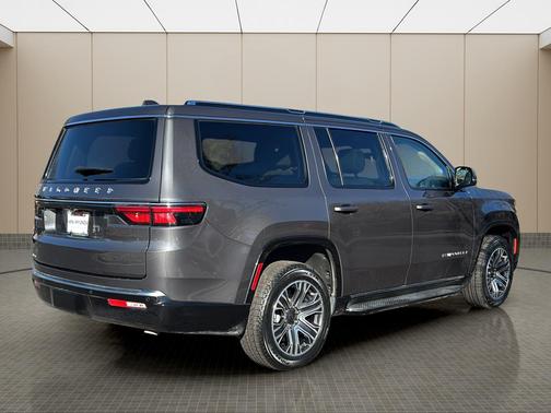 2023 Jeep Wagoneer Base
