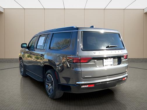 2023 Jeep Wagoneer Base