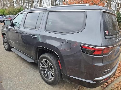 2023 Jeep Wagoneer Base