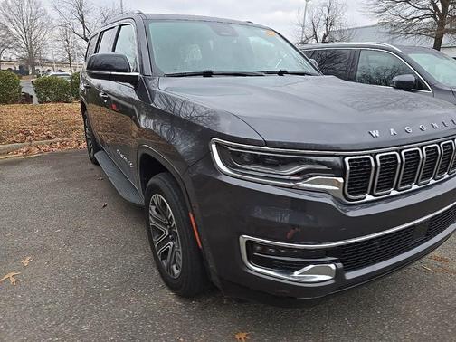 2023 Jeep Wagoneer Base