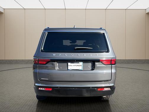 2023 Jeep Wagoneer Base