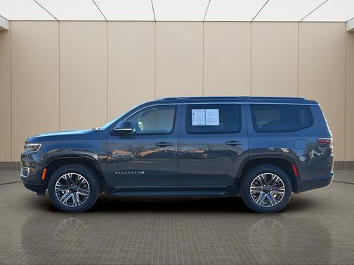 2023 Jeep Wagoneer Base