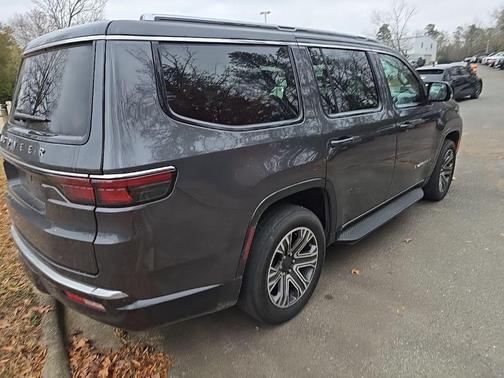 2023 Jeep Wagoneer Base