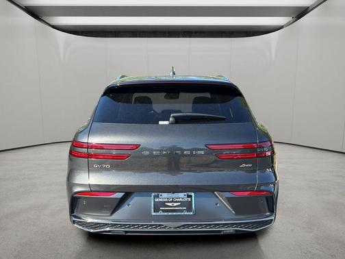 Makalu Gray 2026 Genesis GV70 2.5T