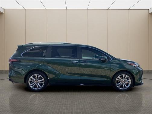 2023 Toyota Sienna Platinum 7 passenger