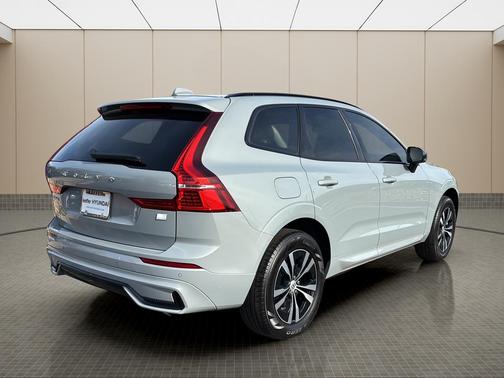 2024 Volvo XC60 Recharge Plug-In Hybrid T8 Core Dark Theme