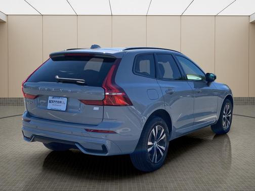 2024 Volvo XC60 Recharge Plug-In Hybrid T8 Core Dark Theme