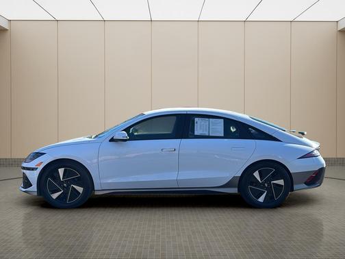 2025 Hyundai IONIQ 6 SE