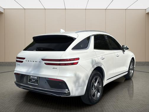 Uyuni White 2026 Genesis GV70 2.5T