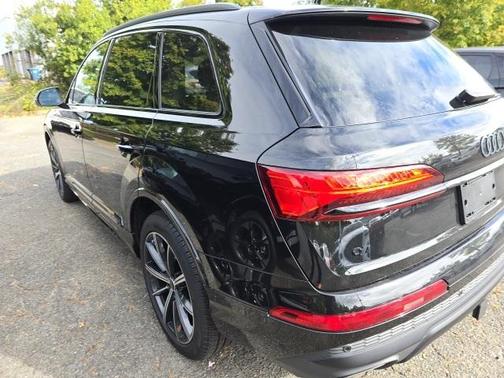 2025 Audi Q7 45 Premium Plus