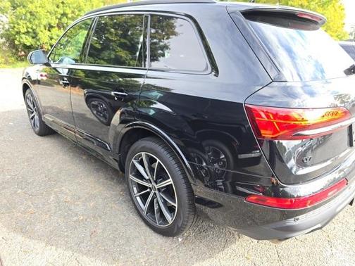 2025 Audi Q7 45 Premium Plus