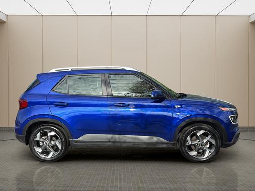 2023 Hyundai VENUE Limited