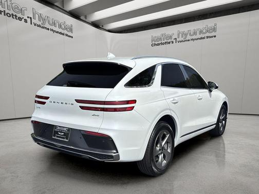 Uyuni White 2026 Genesis GV70 2.5T