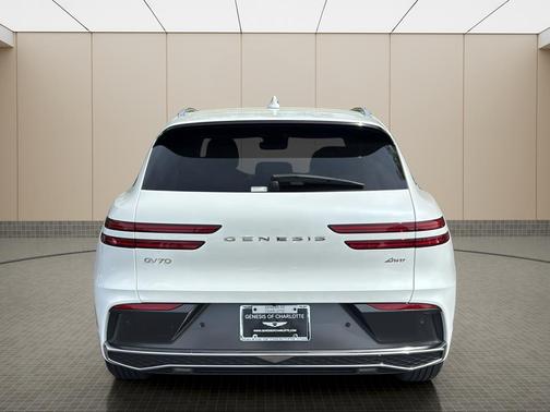 Uyuni White 2026 Genesis GV70 2.5T