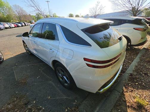 Uyuni White 2026 Genesis GV70 2.5T