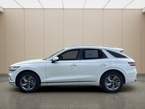 Uyuni White 2026 Genesis GV70 2.5T