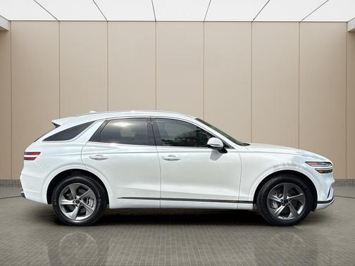 Uyuni White 2026 Genesis GV70 2.5T