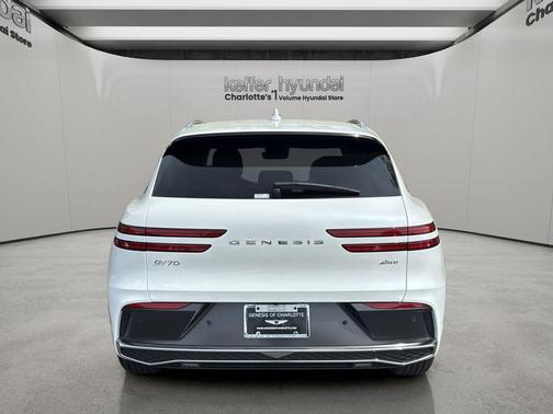 Uyuni White 2026 Genesis GV70 2.5T
