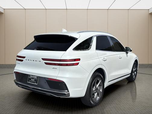 Uyuni White 2026 Genesis GV70 2.5T