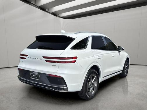 Uyuni White 2026 Genesis GV70 2.5T