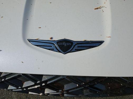 Uyuni White 2026 Genesis GV70 2.5T