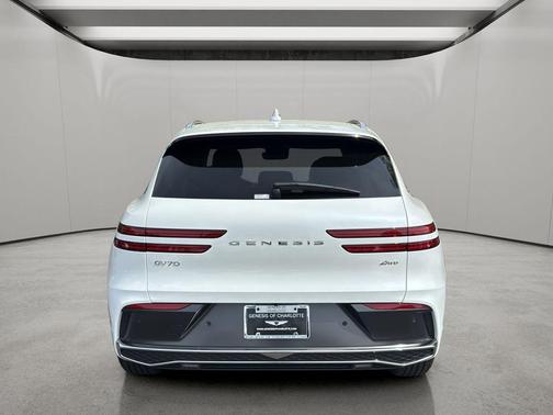 Uyuni White 2026 Genesis GV70 2.5T