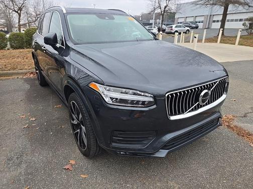 2022 Volvo XC90 T6 Momentum 7 Passenger