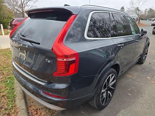 2022 Volvo XC90 T6 Momentum 7 Passenger