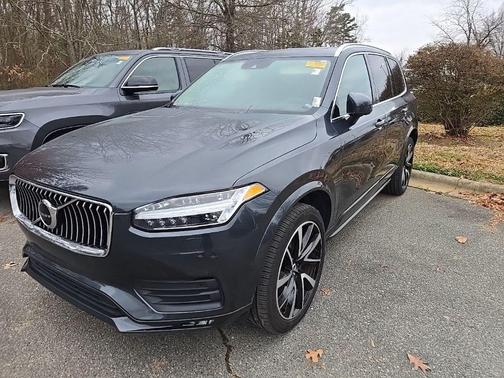 2022 Volvo XC90 T6 Momentum 7 Passenger